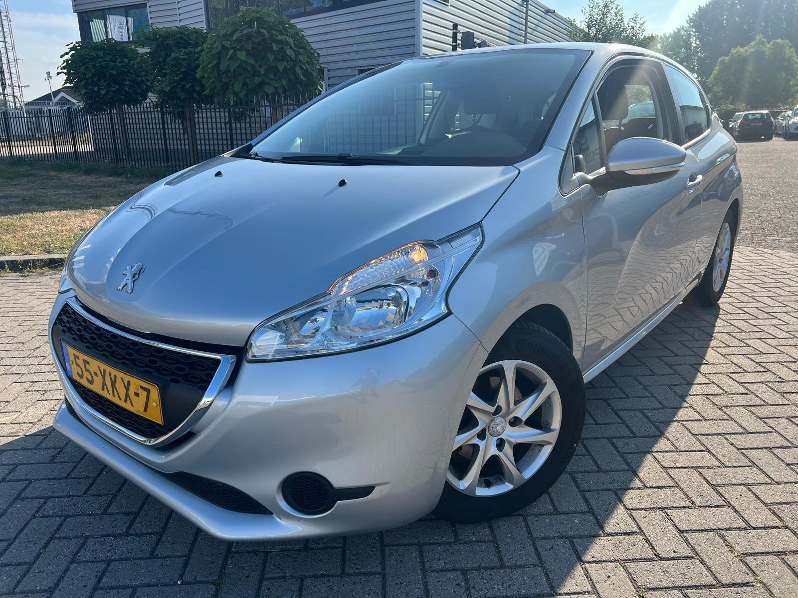 Peugeot 208 1.4 VTi Active Cruise Airco Navi LMV N.A.P, Voorwielaandrijving, Euro 5, Stof, Zwart