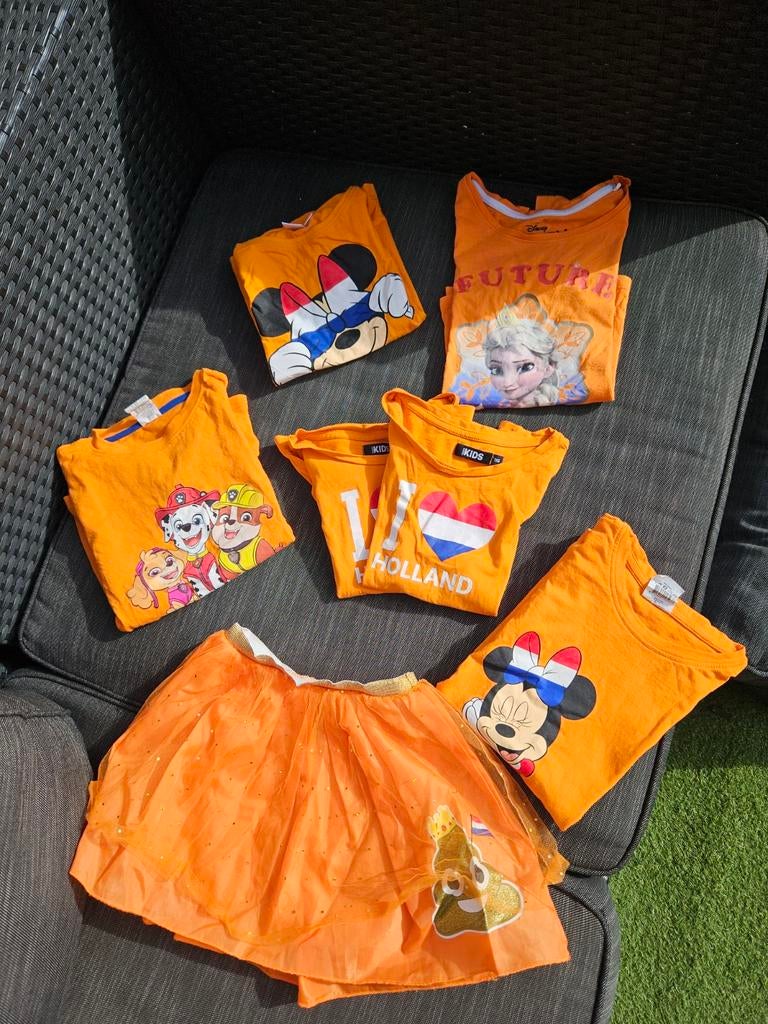 Oranje shirts en een rokje voor Koningsdag/Koningsspelen, Ophalen, Gebruikt, Meisje