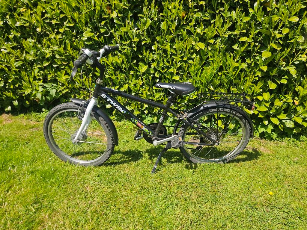 BTWIN 20 inch kinderfiets - Zwart met spatborden, Ophalen, 20 inch of meer, Gebruikt, Velgrem