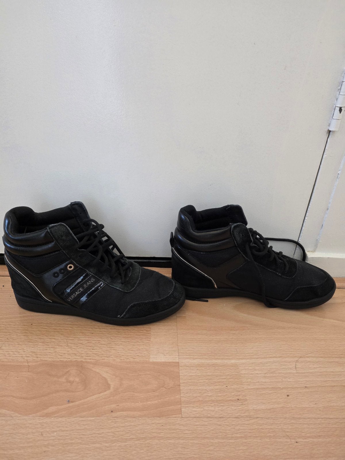 Versace schoenen maat 39, Ophalen of Verzenden, Zo goed als nieuw, Zwart, Sneakers of Gympen