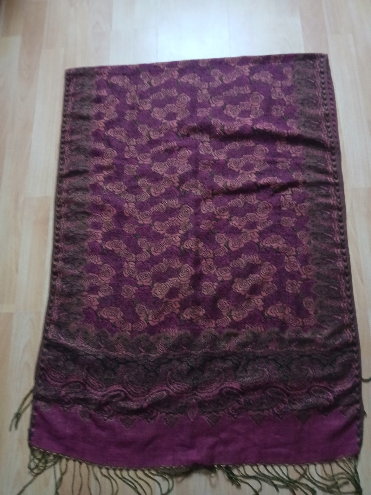Prachtige sjaal met roze en fuchsia roosjes., Ophalen, Zo goed als nieuw, Maat 38/40 (M), Sjaal