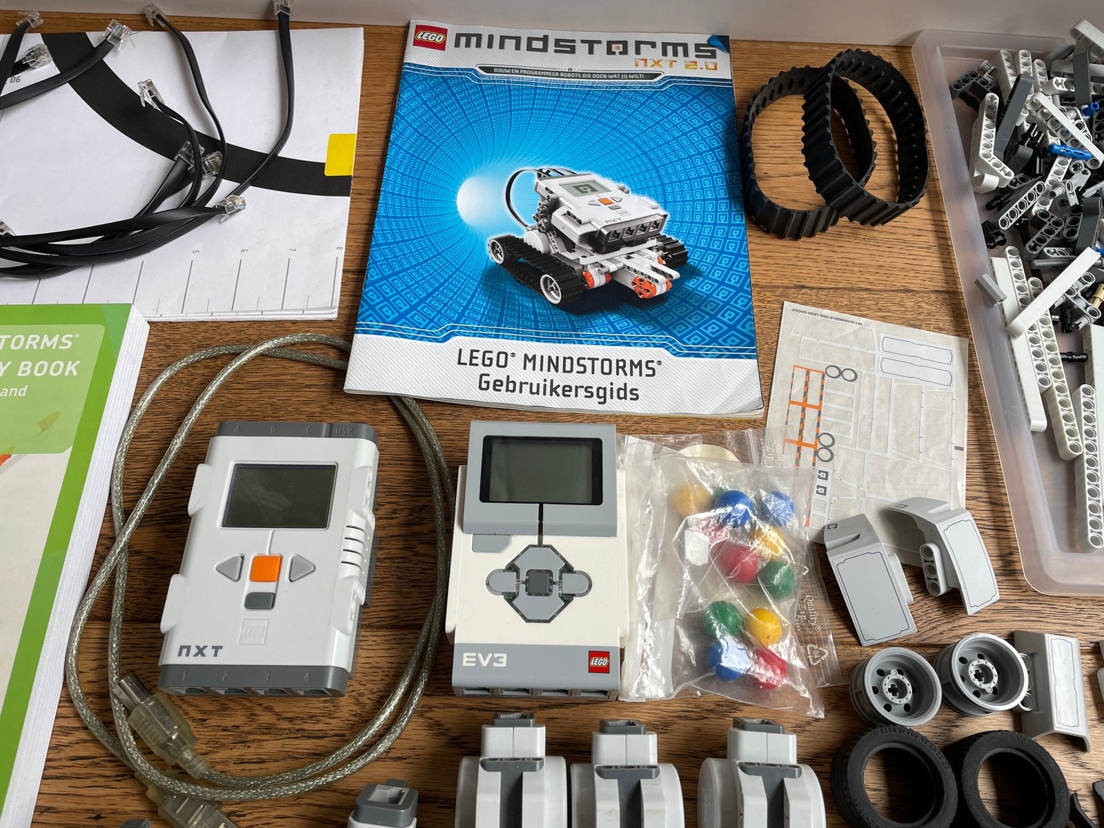 Lego mindstorms NXT 2, extra EV3 en boek, Ophalen of Verzenden, Zo goed als nieuw