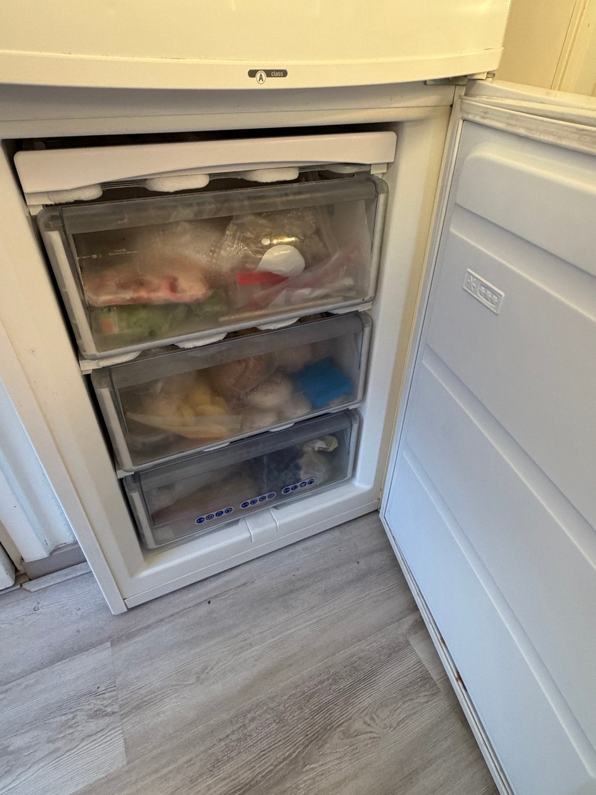 Foto 5 van Whirlpool Koel-vriescombinatie - Functioneert perfect!