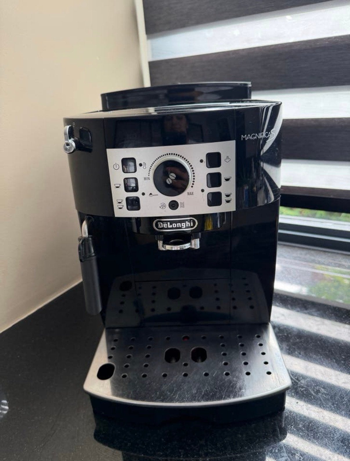 DeLonghi Magnifica S volautomatische bonen koffiemachine, Witgoed en Apparatuur, Koffiezetapparaten, Ophalen, Zo goed als nieuw
