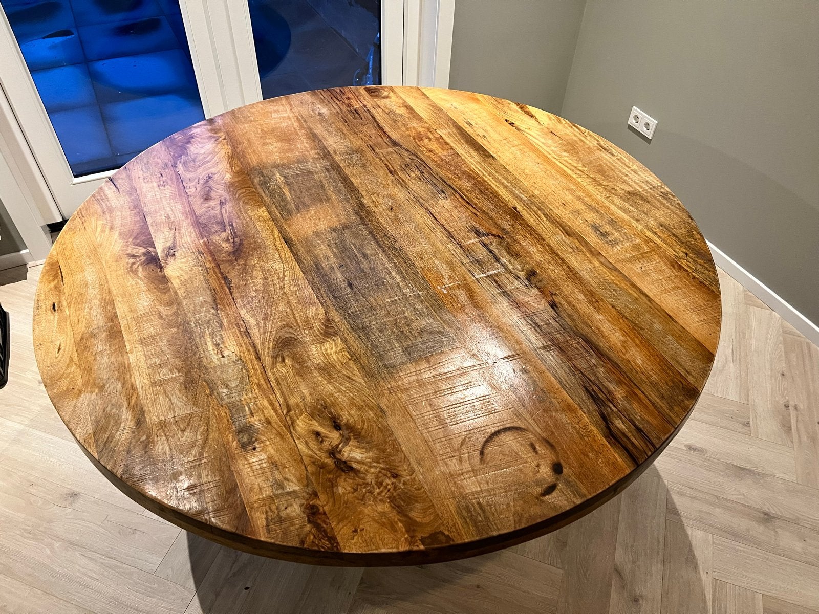 Industriële mango eettafel – geschikt voor 6 personen, Ophalen, 100 tot 150 cm, Edilson, Rond