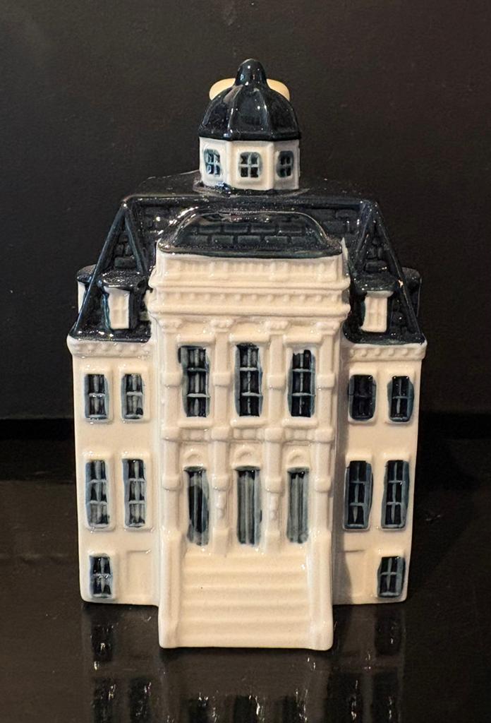 KLM huisje 100, Verzamelen, KLM Huisjes, Ophalen of Verzenden, Zo goed als nieuw, 61 t/m 80, Gevuld