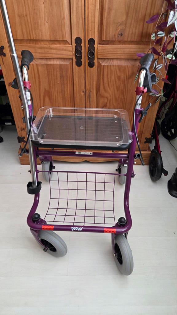 Rollator met infuuspaal, Diversen, Ophalen, Zo goed als nieuw