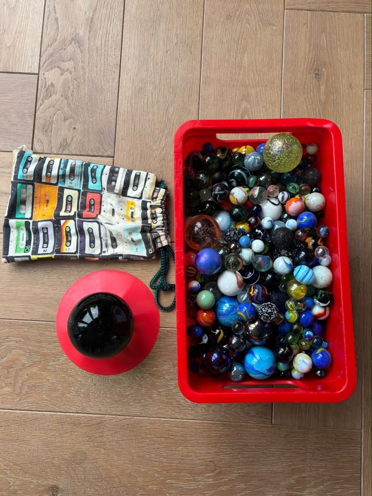 Te koop: knikkers met zakje en knikkerpot, Ophalen, Gebruikt, Jongen of Meisje