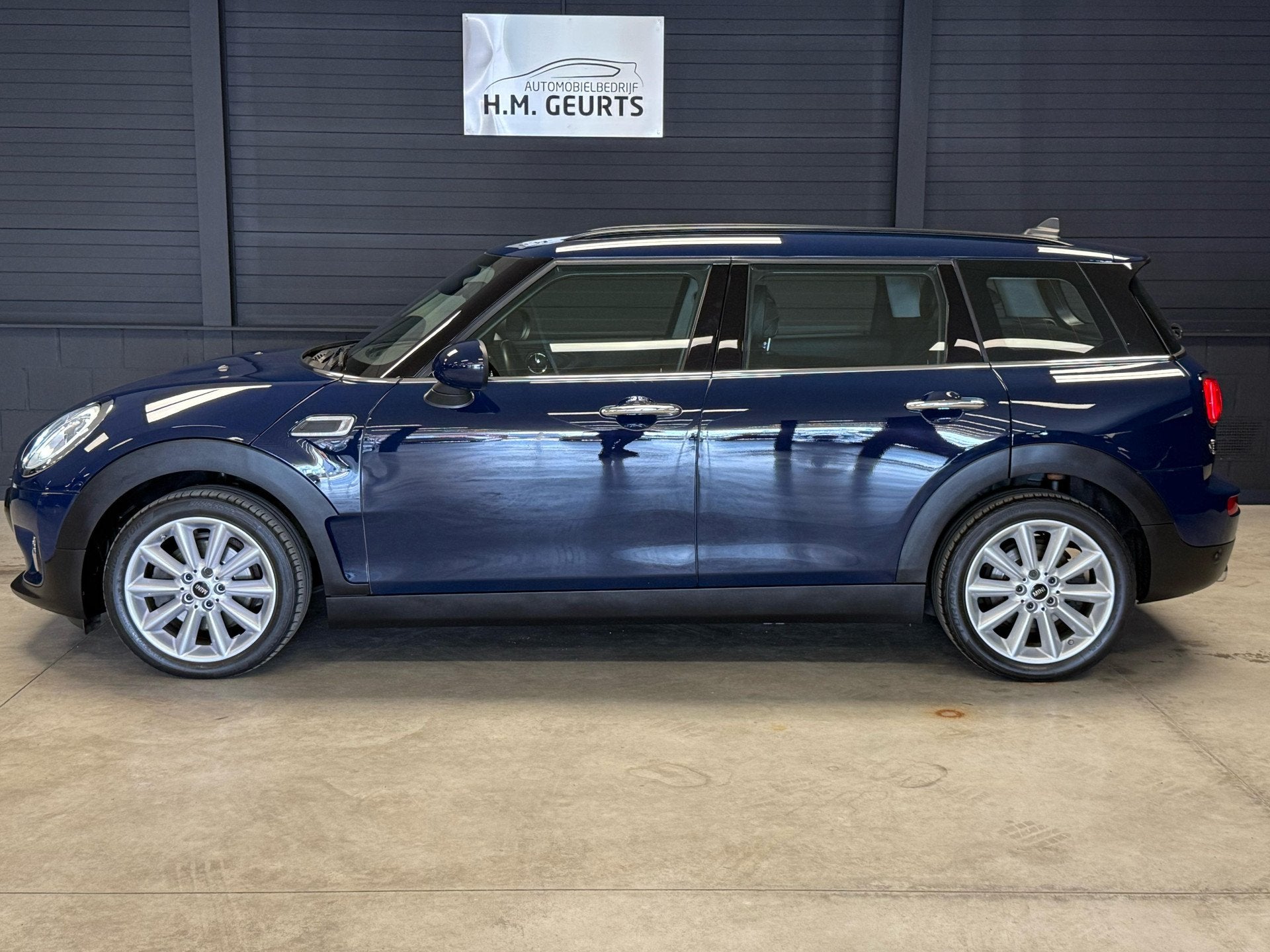 MINI Clubman 1.5 Cooper Chili | Leder | Navi | LED | 17 inch, Voorwielaandrijving, Blauw, Leder, Handgeschakeld