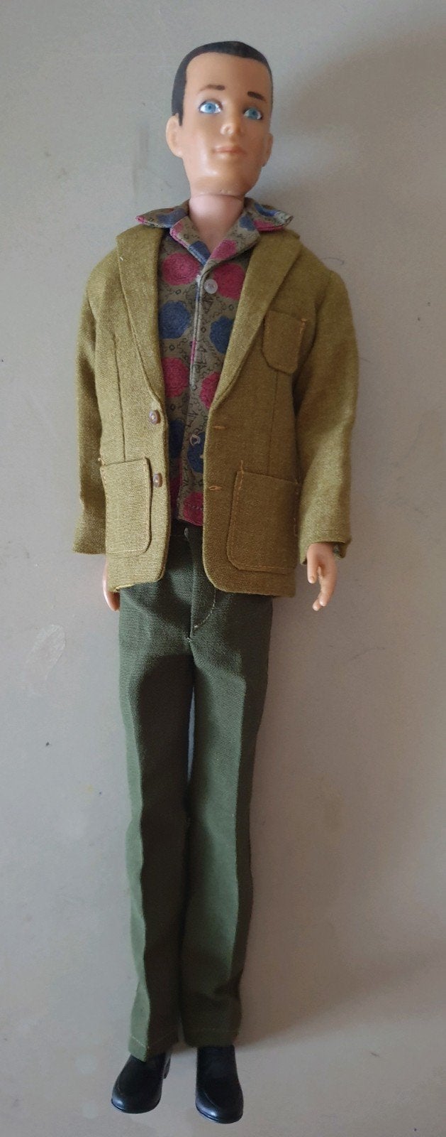 (Barbie) vintage donkere KEN Mattel in outfit jaren 60, Ophalen of Verzenden, Pop