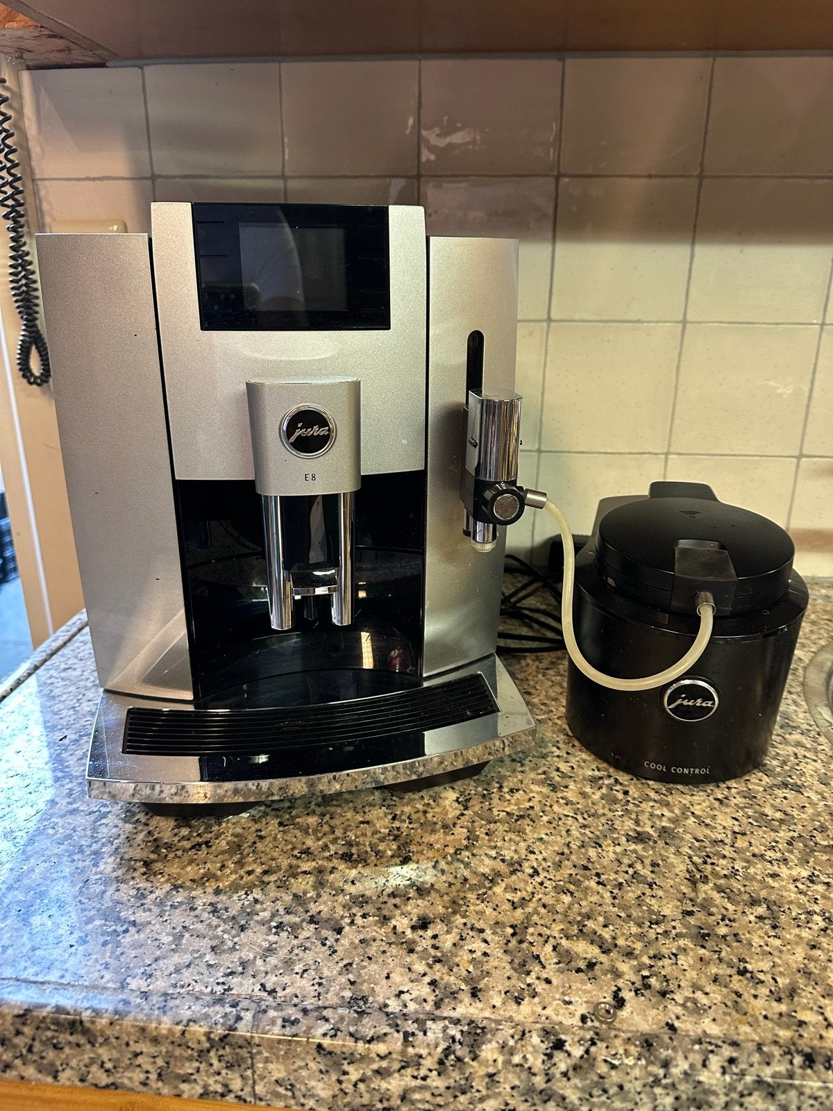 Jura E8 Koffiemachine met Jura Cool Control, Witgoed en Apparatuur, Afneembaar waterreservoir, Koffiemachine, Zo goed als nieuw