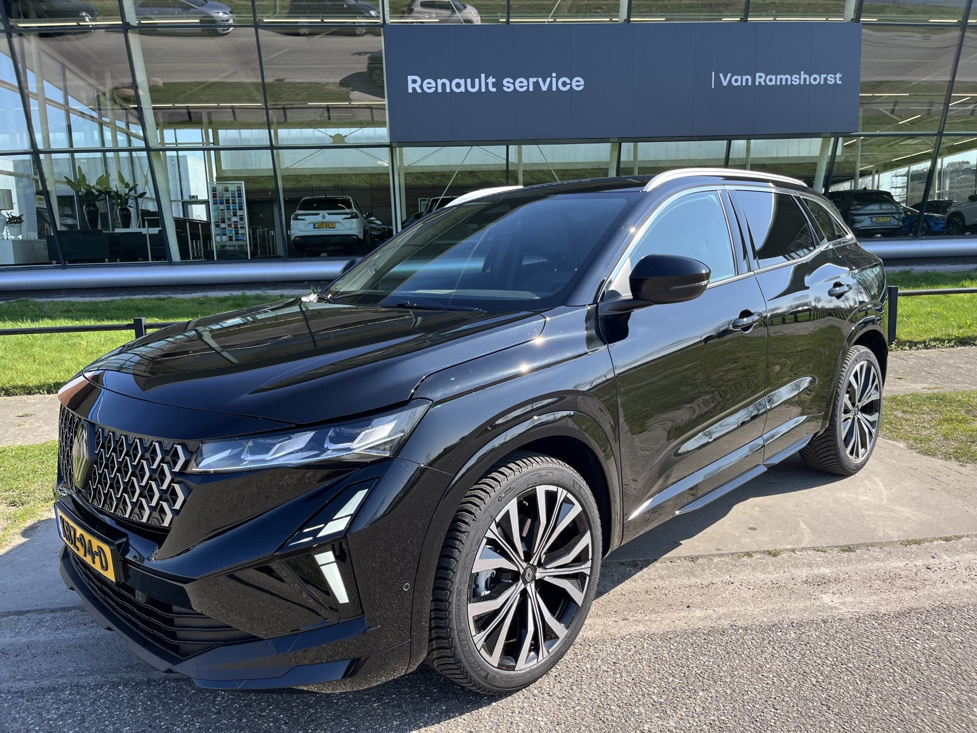 Renault Austral 1.2 E-Tech full hybrid 200PK techno / Nieuw, Auto's, Gebruikt, 1199 cc, Zwart, 3 cilinders