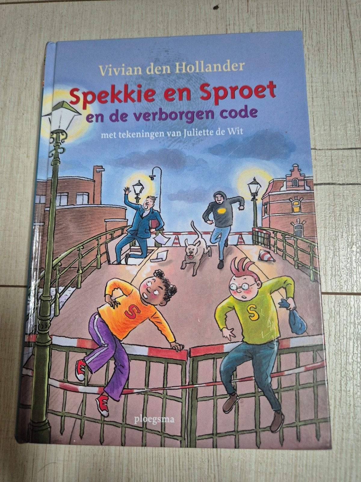 Spekkie en Sproet en de verborgen code. AVI E5 7+, als NIEUW, Ophalen, Vivian den Hollander