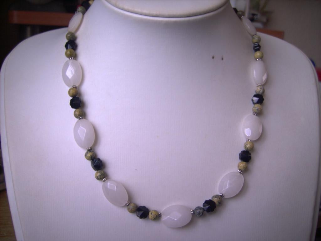 Een mooie Edelstenen ketting met oa facet Witte Jade, Verzenden, Overige materialen, Ketting, Met edelsteen