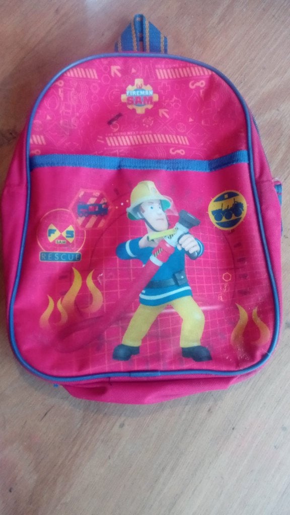 peuter schooltassen, Rugtas, Ophalen of Verzenden, 30 tot 40 cm, Rood
