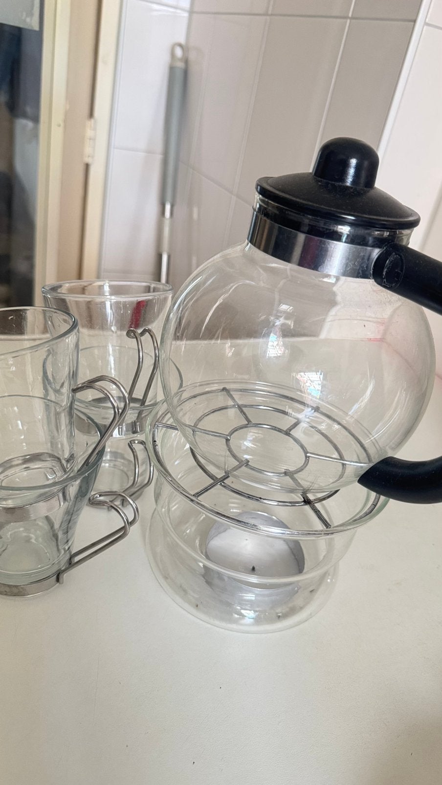 Te koop theepotje met hele mooie glazen,alles voor €15., Ophalen of Verzenden, Zo goed als nieuw, Glas, Pot, Bus of Blik