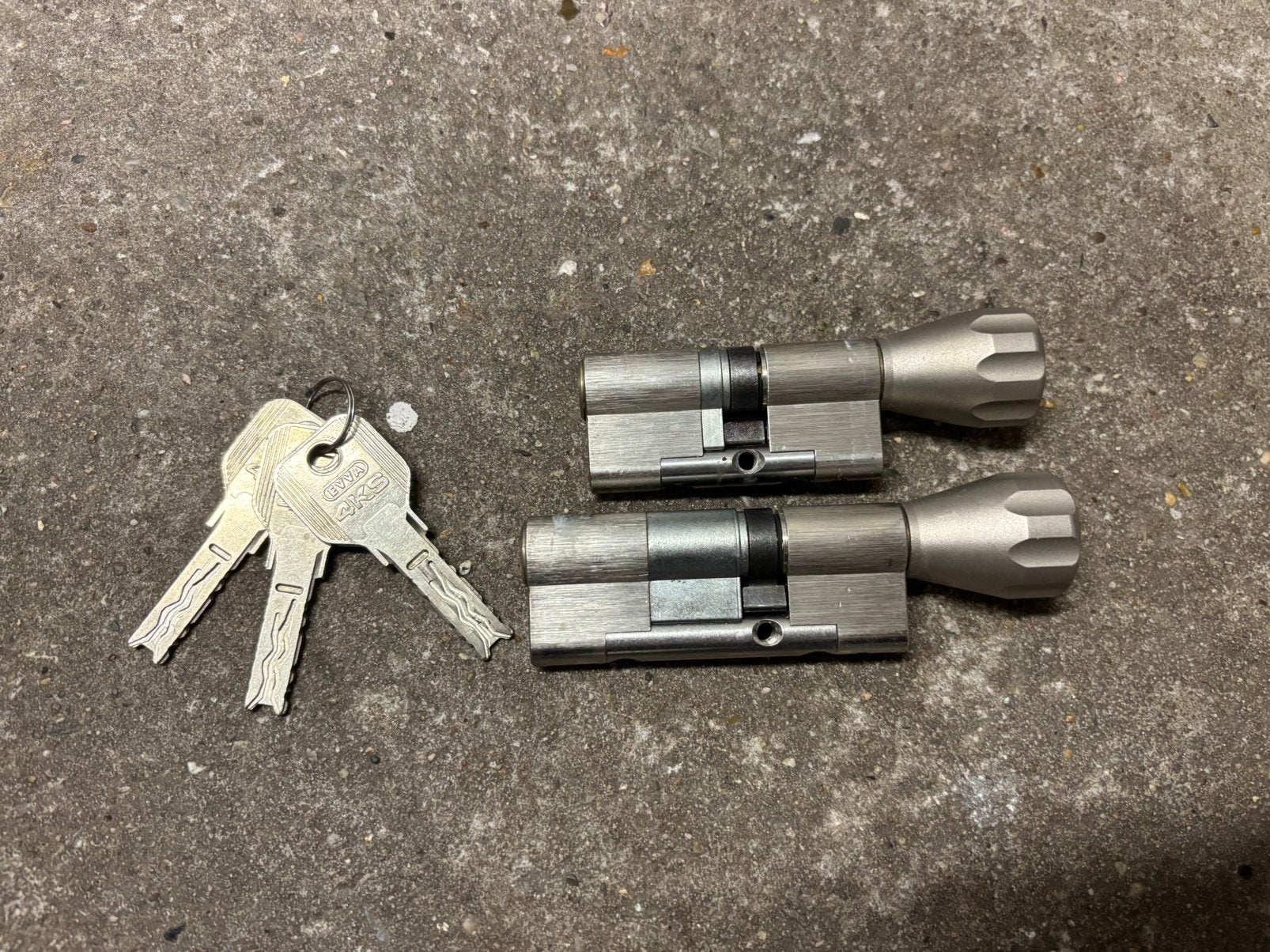 Evva 4KS gelijksluitende knopcilinders SKG3 + 3 sleutels, Ophalen of Verzenden, Zo goed als nieuw, Slot
