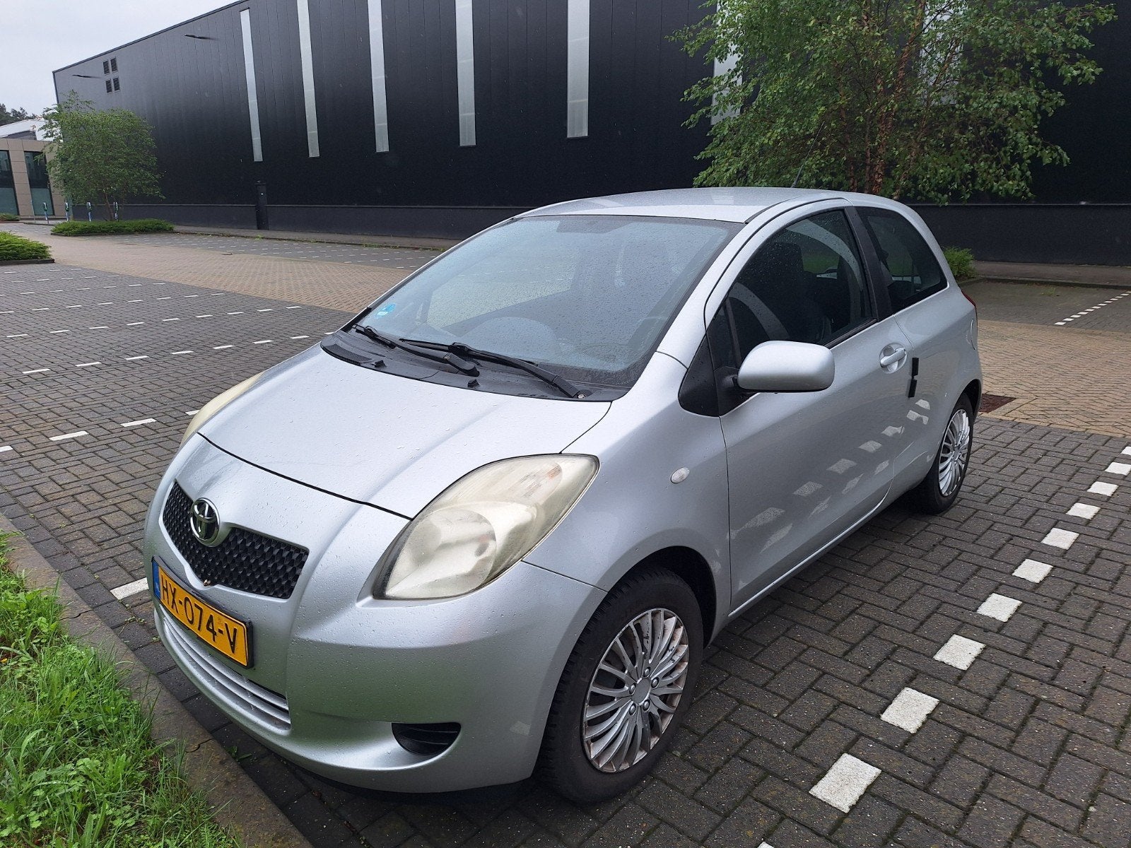 Toyota Yaris 1.0 12V Vvt-i 3DR Terra 2007 Grijs, Voorwielaandrijving, 970 kg, 535 kg, 40 €/maand