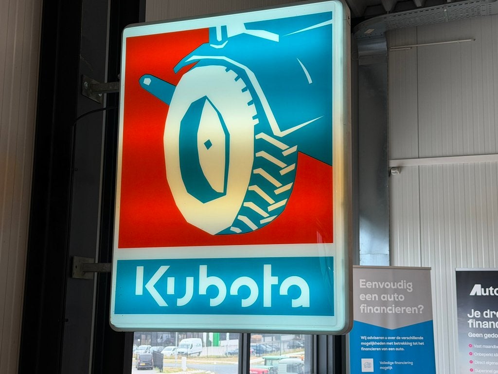 XXL Kubota tractor verlicht reclame bord mancave lichtbak, Lichtbak of (neon) lamp, Zo goed als nieuw, Kunotastraat, Info@kubota.com