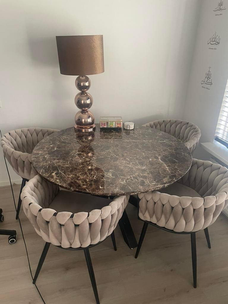 Eric kuster marmer stijl tafel (uniek exemplaar), Huis en Inrichting, Complete eetkamers, Ophalen, Zo goed als nieuw, 4 tot 6 stoelen
