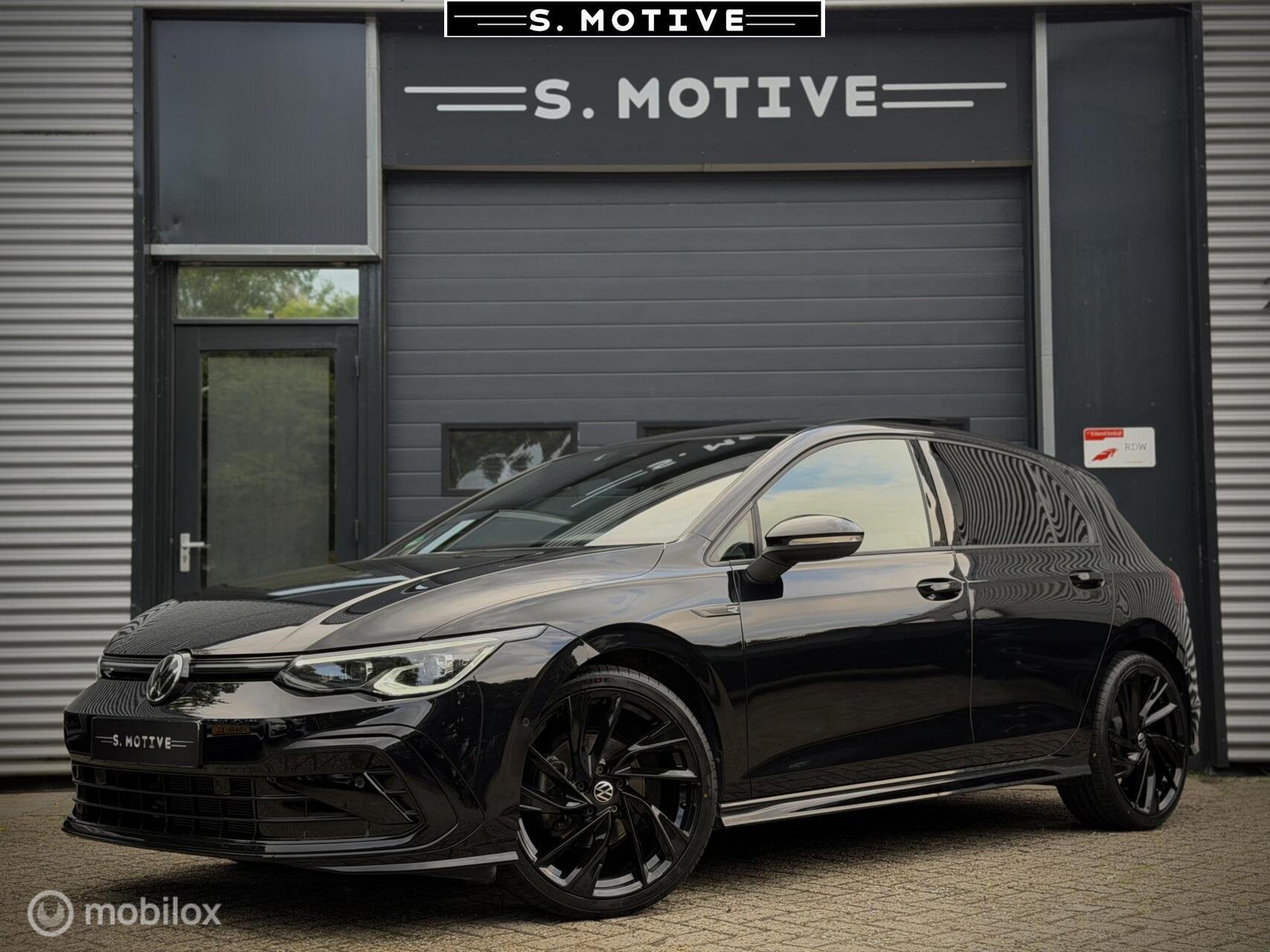 Volkswagen Golf 1.5 eTSI R-Line H&K, Pano, IQ, Sfeer, Camera, Zwart, 4 cilinders, 150 pk, Zwart