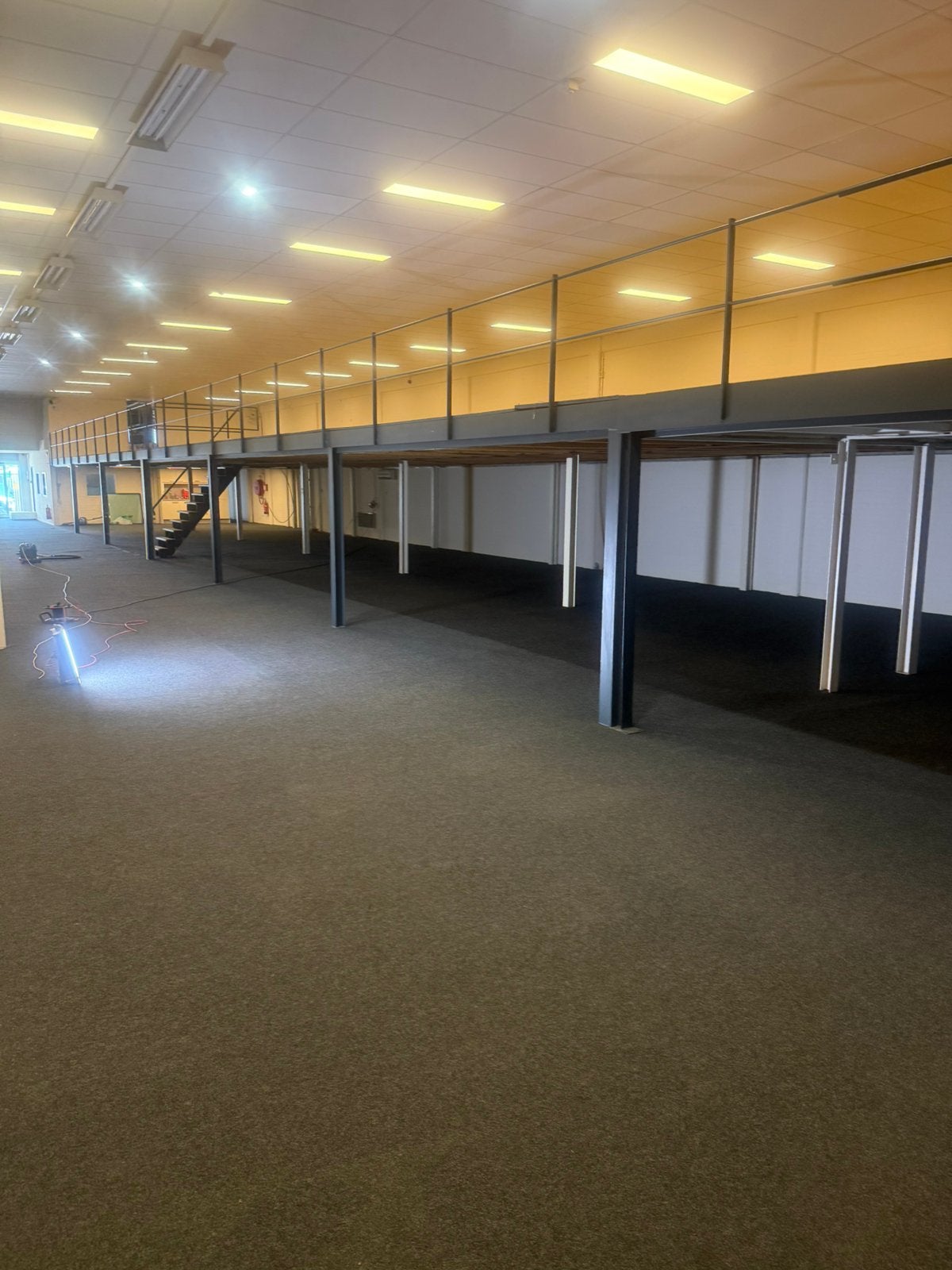 Mooie verdiepings vloer 210 m2   30 x 7 meter, Ophalen of Verzenden