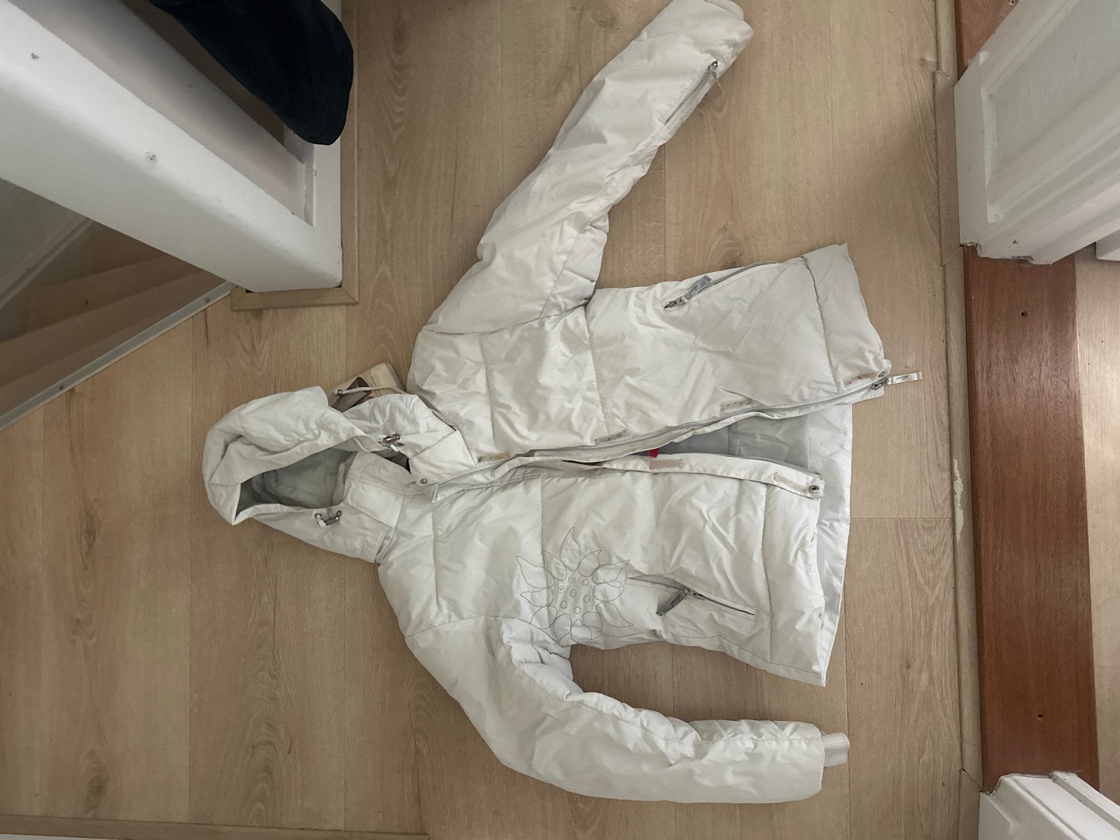 Witte gewatteerde jas met capuchon - Etirel, Kleding | Dames, Ophalen, Zo goed als nieuw, Maat 38/40 (M), Wit