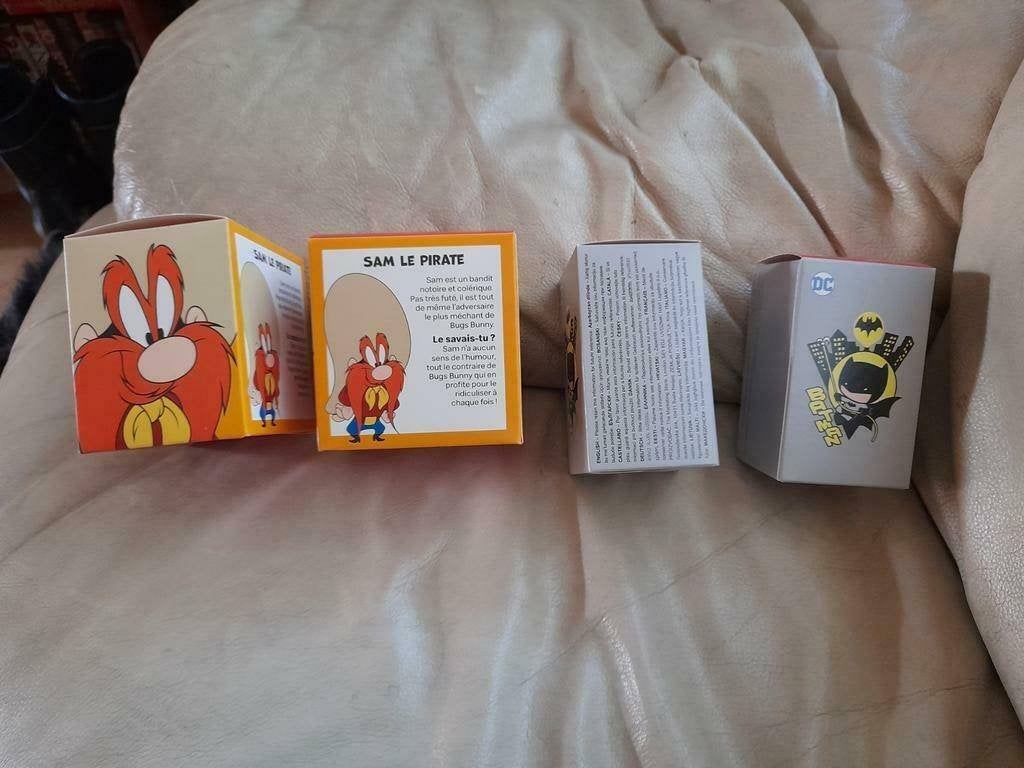 9 Mac Donald figuren en 2 boekjes en 2 Dino puzzels enz, Ophalen