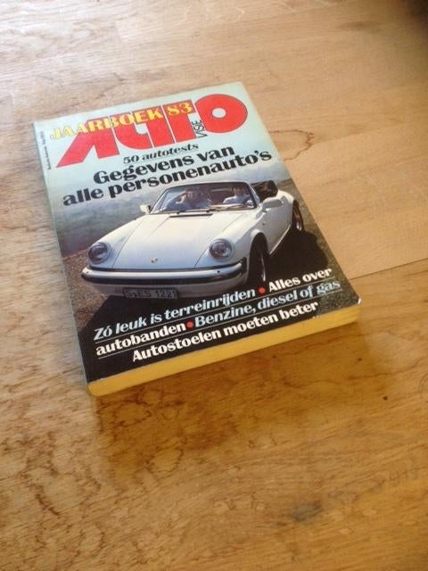 Autoboeken:   Jaarboek   1983    AutoVisie      NL, Algemeen, Ophalen of Verzenden, Zo goed als nieuw, Autovisie