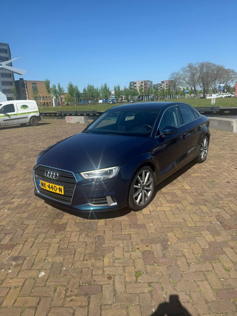Audi a3 30 tfsi limousine virtuel display, Stof, Zwart, Blauw, Origineel Nederlands