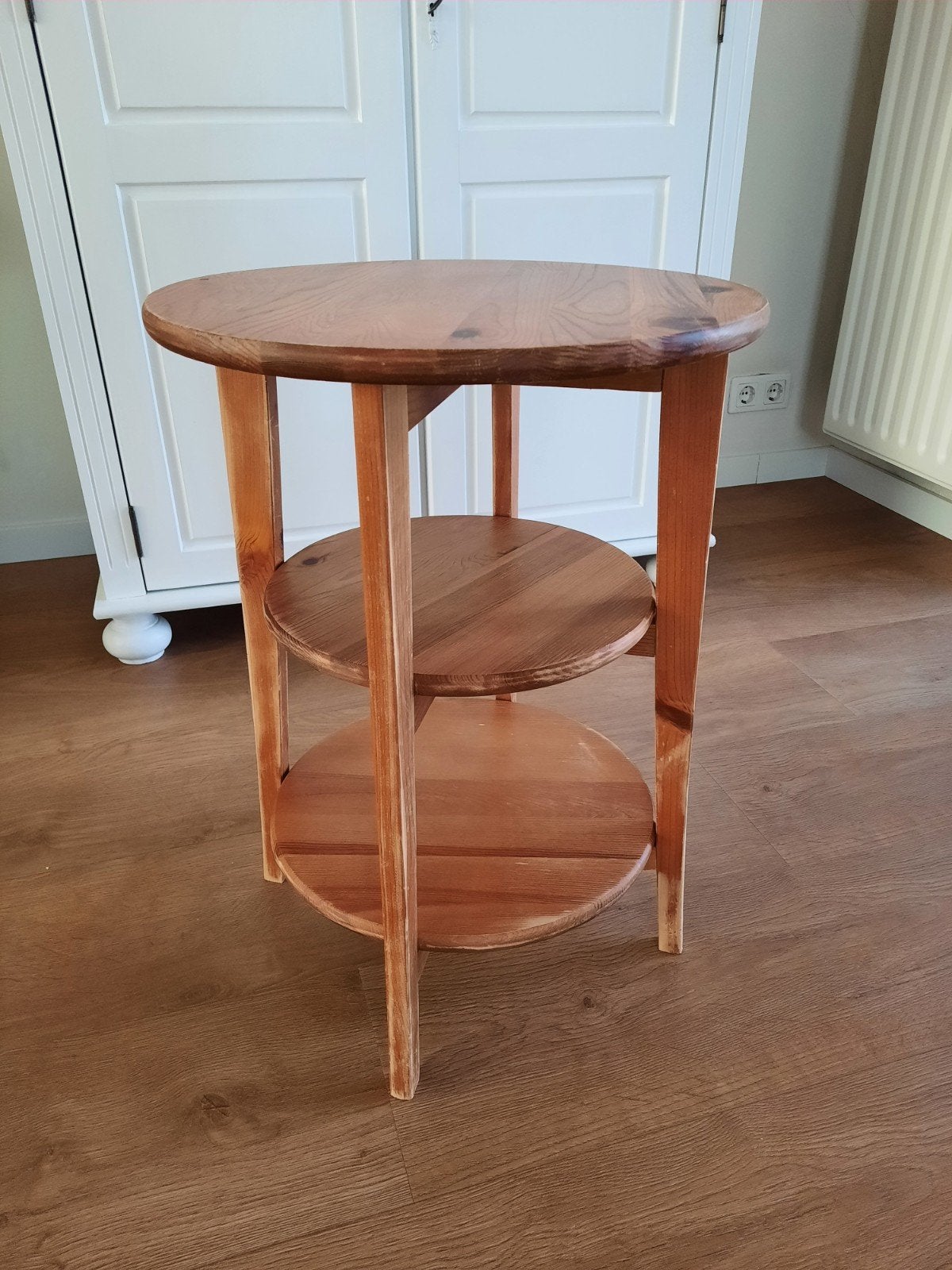 Te koop grenen tafeltje (opknapper), Ophalen, Minder dan 55 cm, Gebruikt, Rond