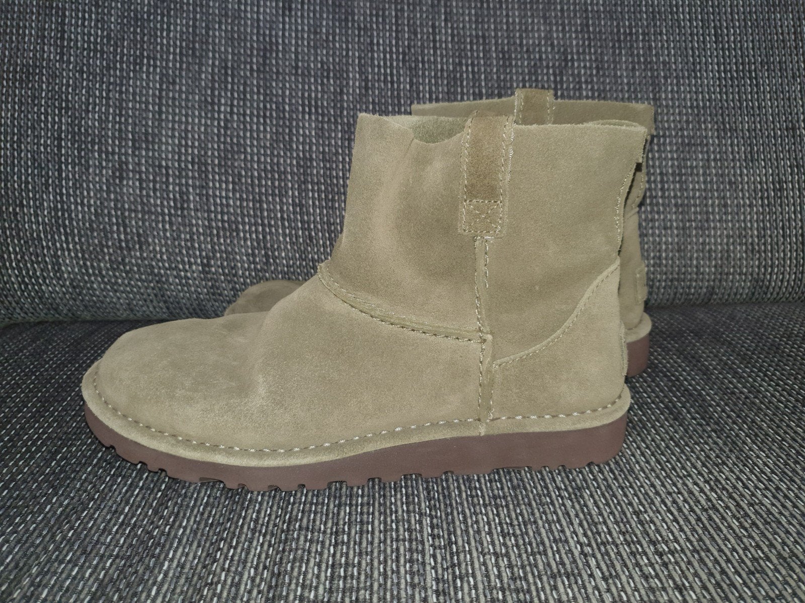 Ugg classic mini unlined 37/38, Kleding | Dames, UGG, Verzenden, Lage of Enkellaarzen, Nieuw