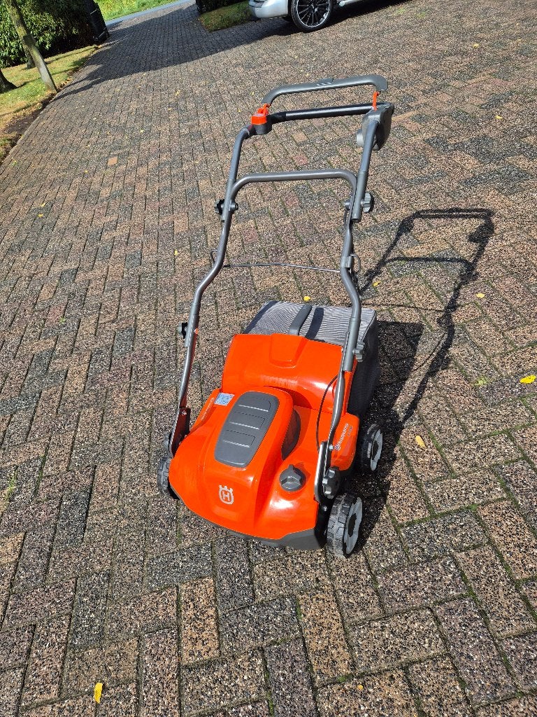 Te koop: Verticuteer Machine Husqvarna, Ophalen, Zo goed als nieuw, Elektrisch, Husqvarna