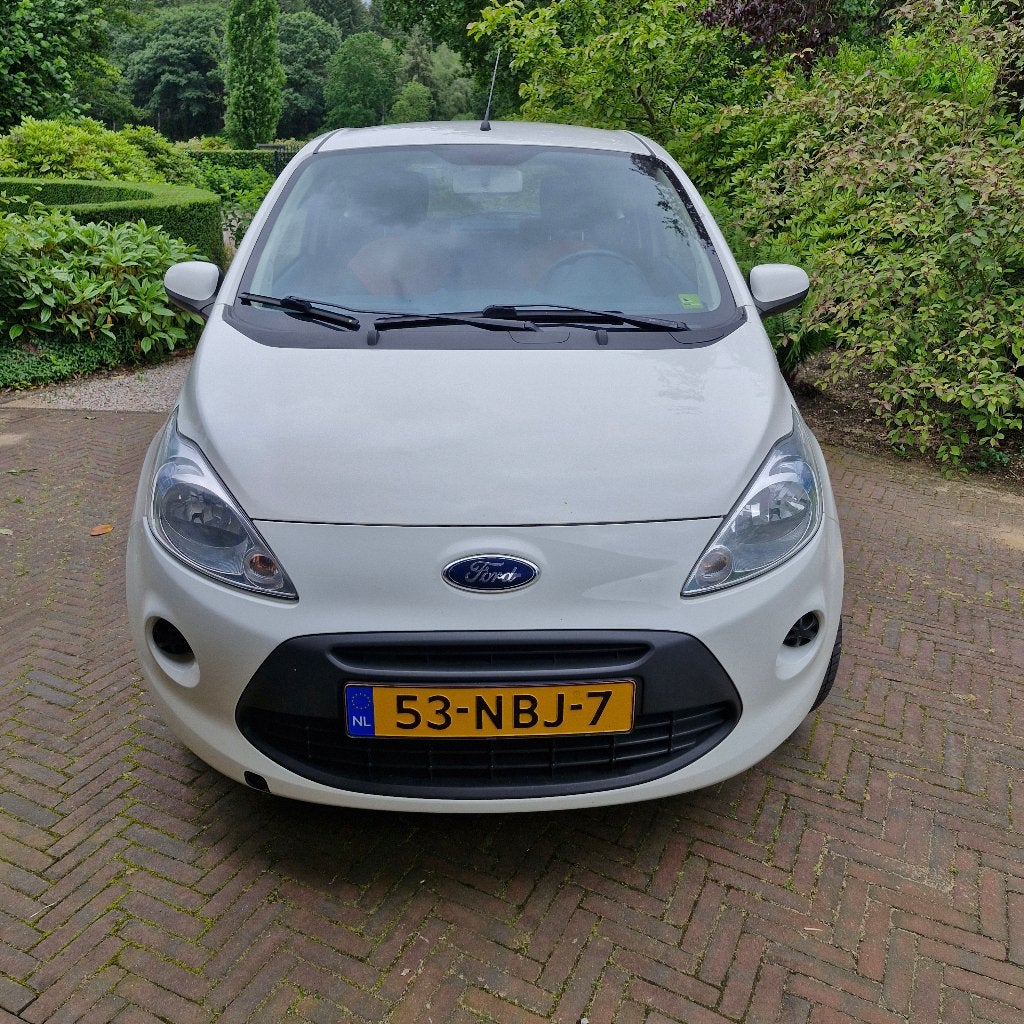 Ford Ka 1.2 51KW 2010 Wit, Auto's, Stof, 1242 cc, 4 cilinders, 4 stoelen