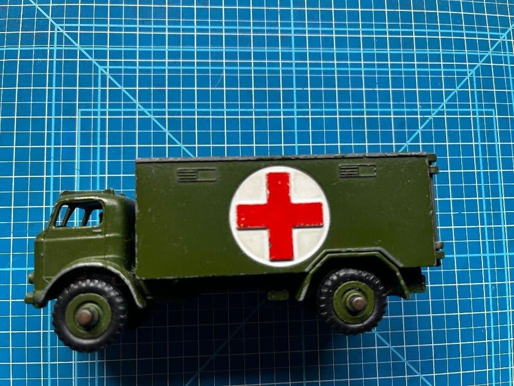 Dinky Toys Militaire ambulance 626 geen atlas, Ophalen of Verzenden, Gebruikt, Auto, Dinky Toys