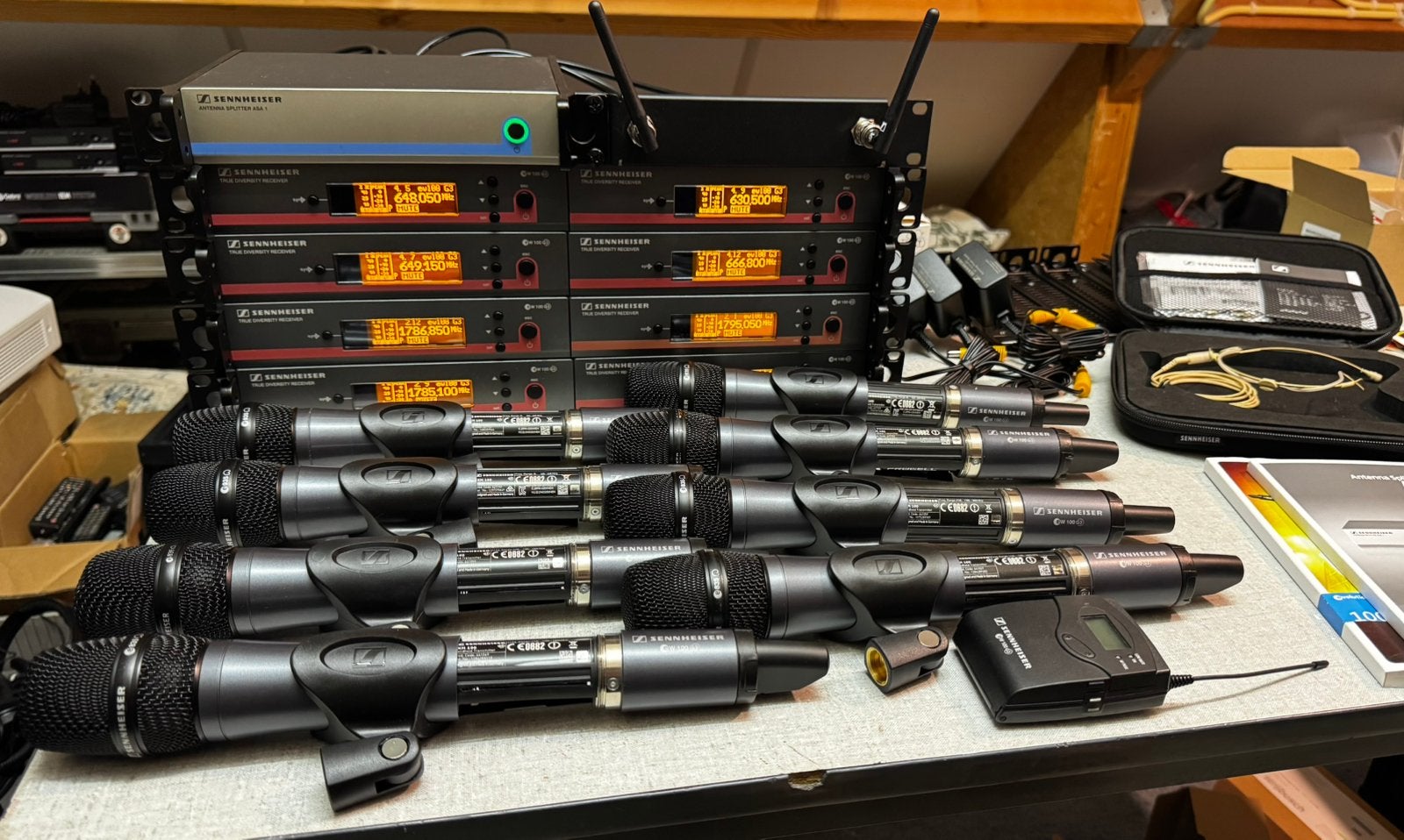 Sennheiser EW100 G3 8x (4x 1G8, 4x band B)met zenders & ASA1, Muziek en Instrumenten, Ophalen of Verzenden, Gebruikt, Zangmicrofoon