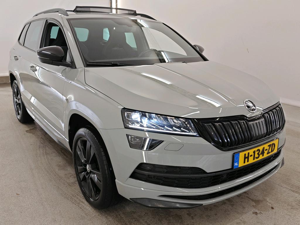 Skoda Karoq 1.5 TSI 150pk ACT Sportline Business | Panoramad, Auto's, Skoda, 12 maanden, Stof, Bedrijf, 19 km/l