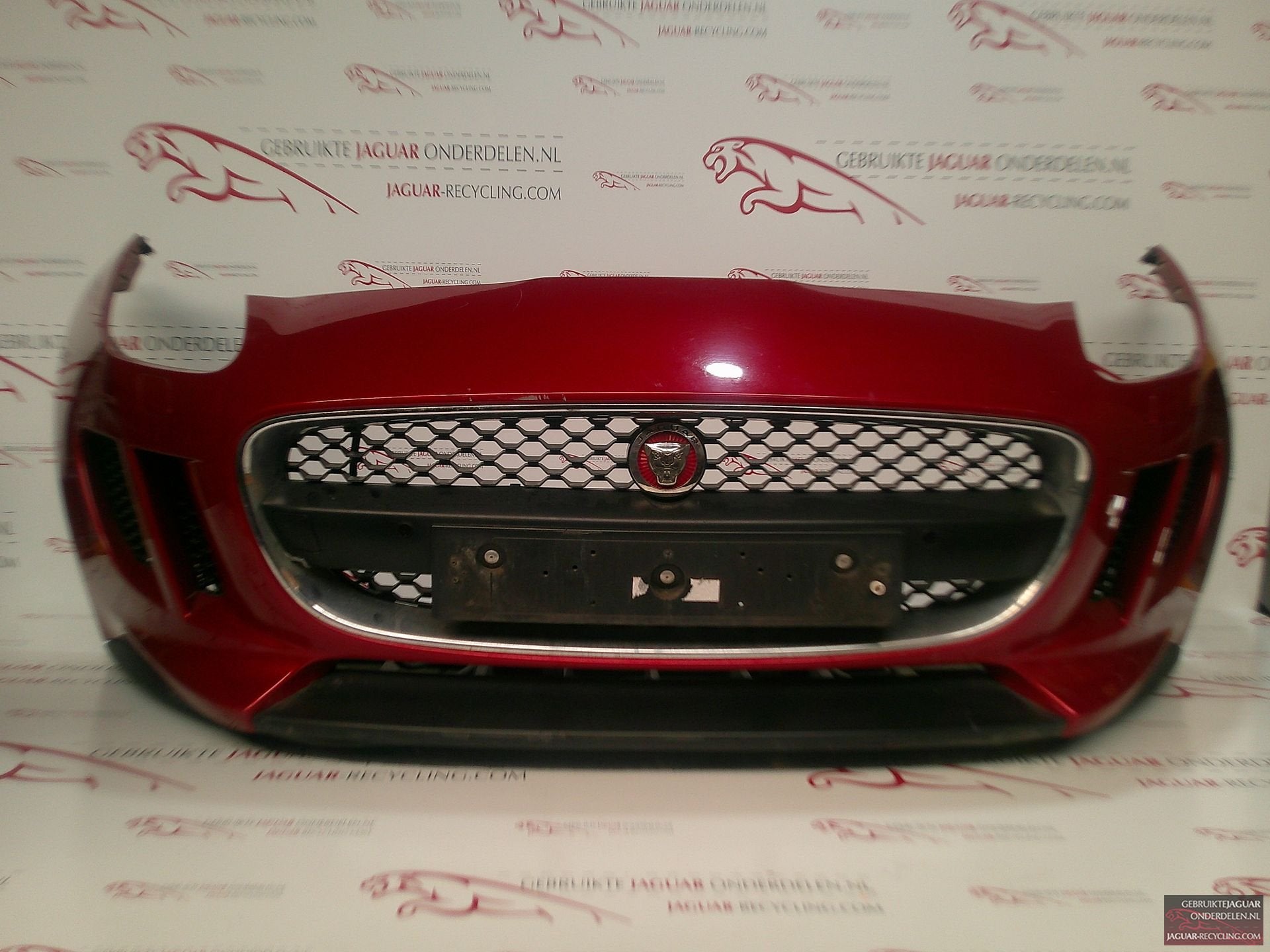 Voorbumper Jaguar F-Type Rood, Gebruikt, -, Voor, Ophalen of Verzenden