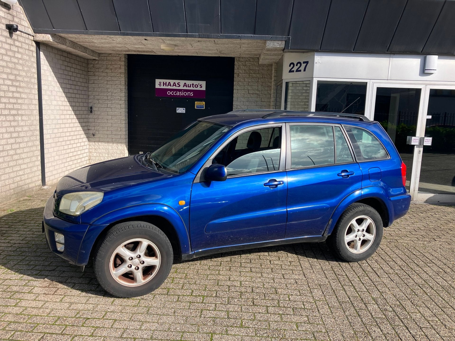 Toyota RAV4 2.0-16V VVT-i Sol / 4 WD / AIRCO / EXPORT / 5 DO, Auto's, 1998 cc, Gebruikt, Zwart, 4 cilinders