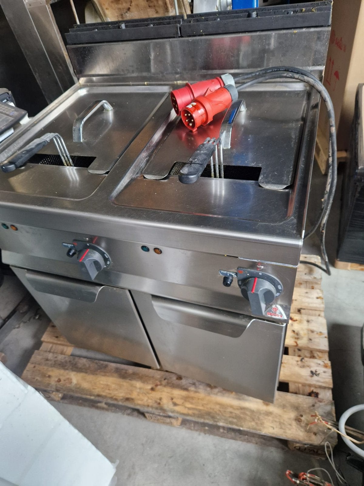 Professionele dubbele friteuse 24 liter – RVS – krachtstroom, 4 liter of meer, Ophalen, Zo goed als nieuw, Duo-friteuse