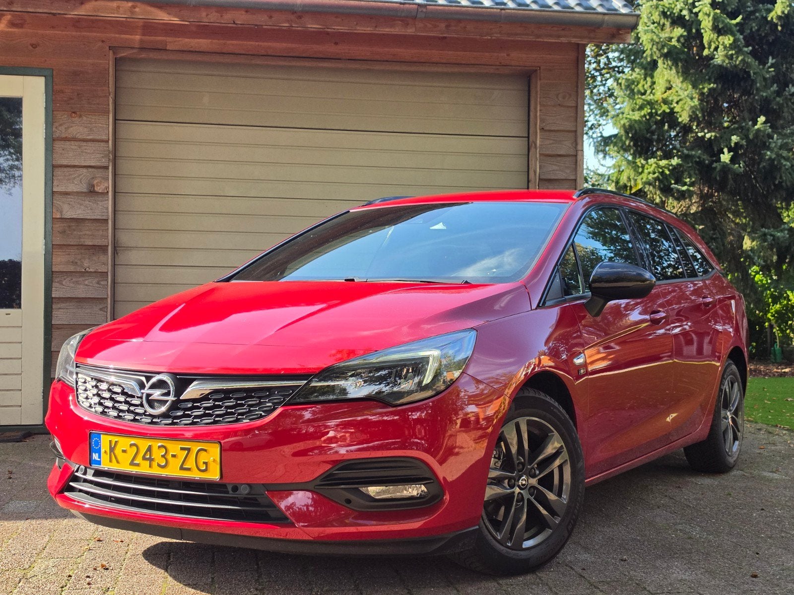 Opel Astra 1.2 Turbo 110pk NAP Camera Navigatie LED 1e eig!, Voorwielaandrijving, Dealer onderhouden, Stof, Zwart