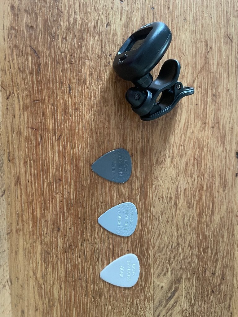 Foto 8 van 1/2 gitaar Gomez incl accessoires