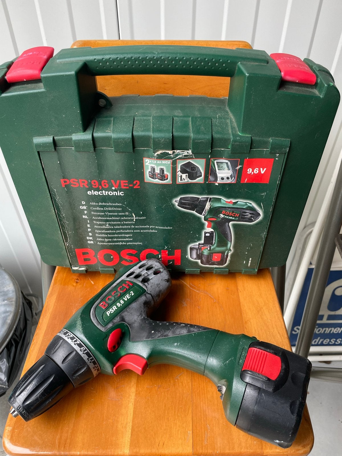 Bosch PSR 9,6 VE-2 Accuboormachine met lader en accu, Gebruikt, Variabele snelheid, Ophalen of Verzenden, Boor- en Schroefmachine