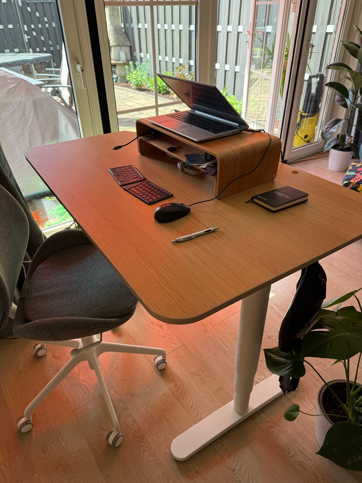 IKEA Bekant Zit-sta bureau - used as new, Huis en Inrichting, Bureaus, Ophalen, Zit-sta bureau, Elektrisch, 120 cm