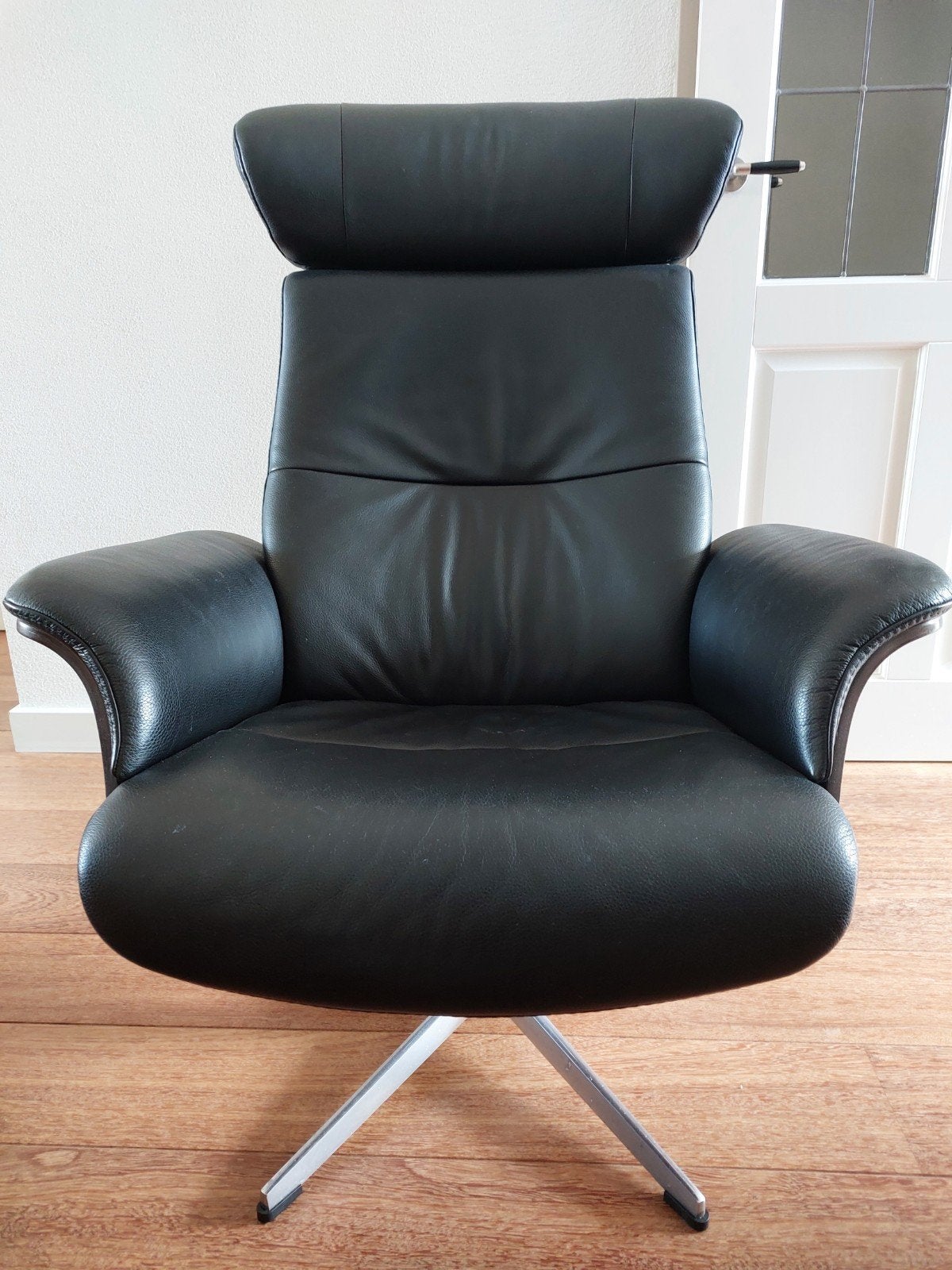 Draai Fauteuil Time Out zwart leder, verstelbaar, Huis en Inrichting, Fauteuils, Ophalen, Gebruikt, 75 tot 100 cm, 75 tot 100 cm