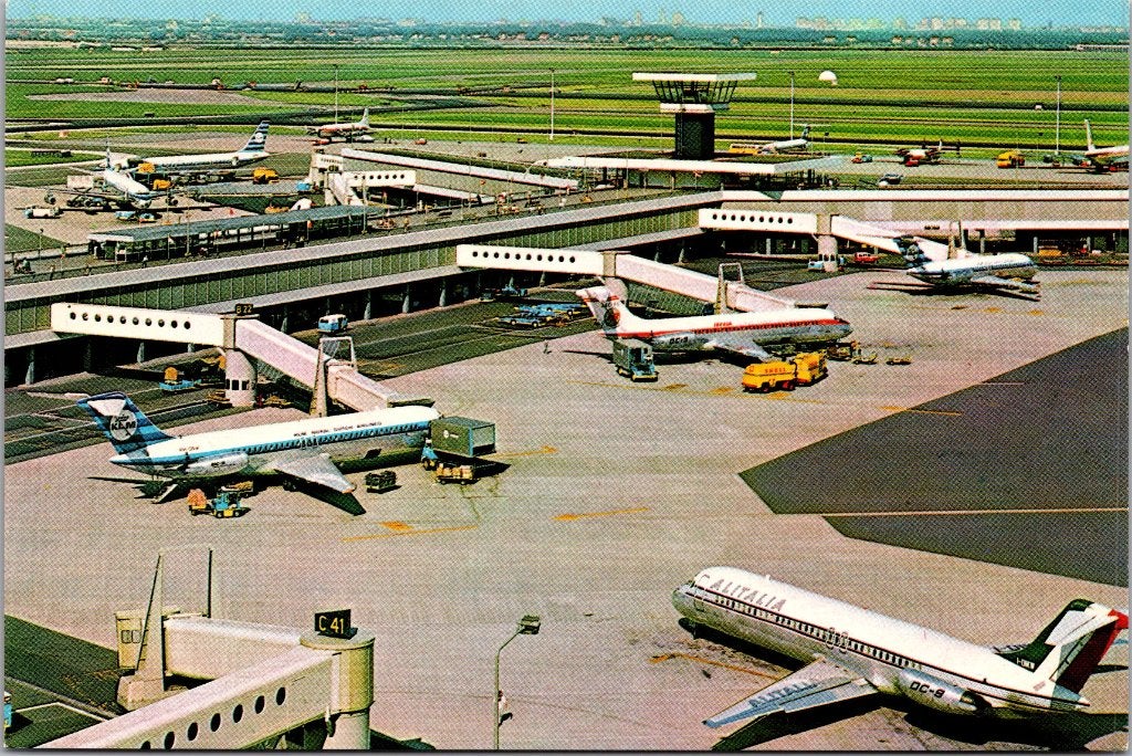 Amsterdam Schiphol - 12 vintage ansichtkaarten, Ophalen of Verzenden, 1960 tot 1980, Ongelopen, Noord-Holland