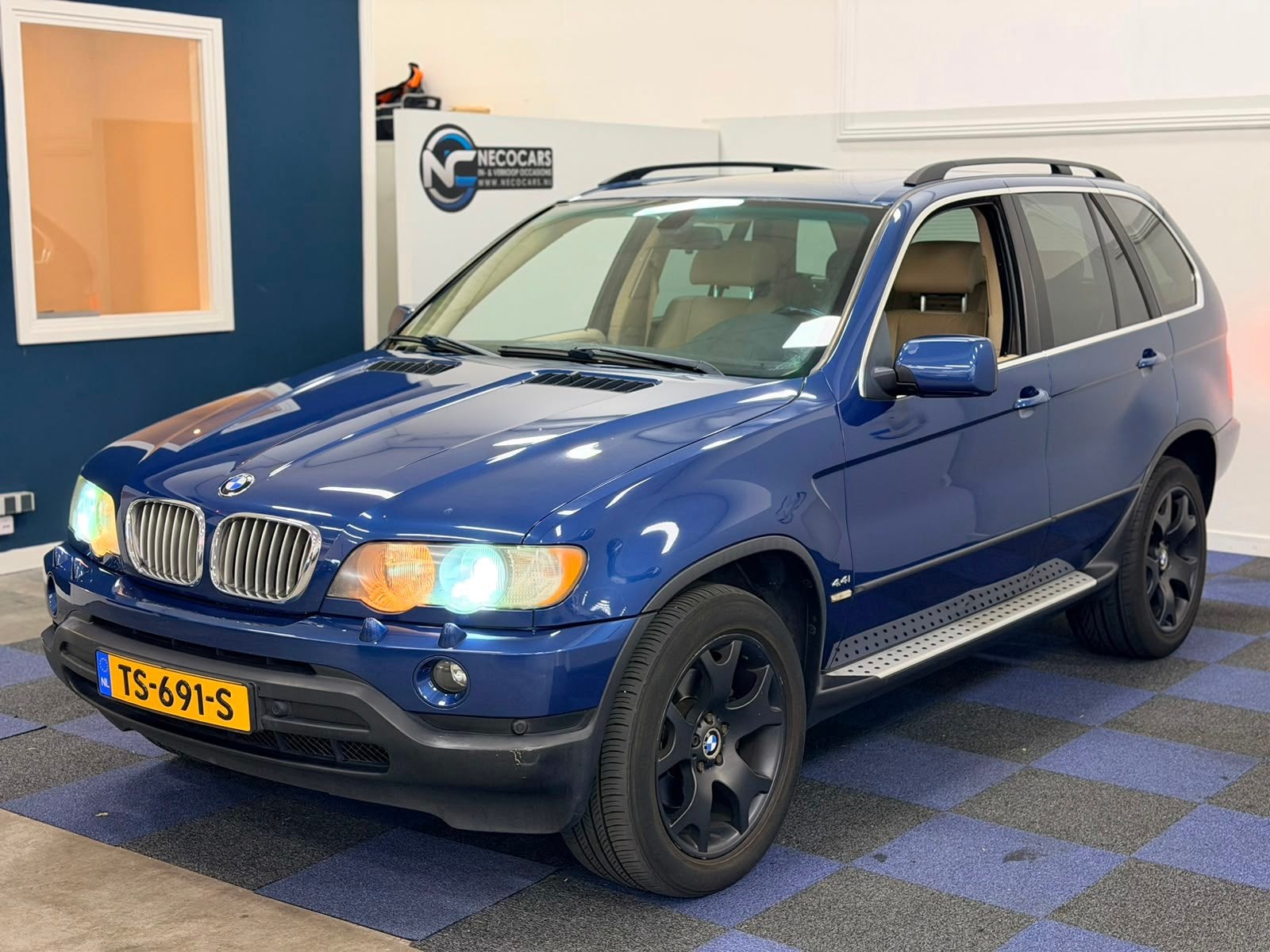 BMW X5 4.4i / NAVI-MULTIEMEDIA / DEALER ONDERHOUDEN / NETTE, Auto's, Automaat, Dealer onderhouden, Gebruikt, 2080 kg