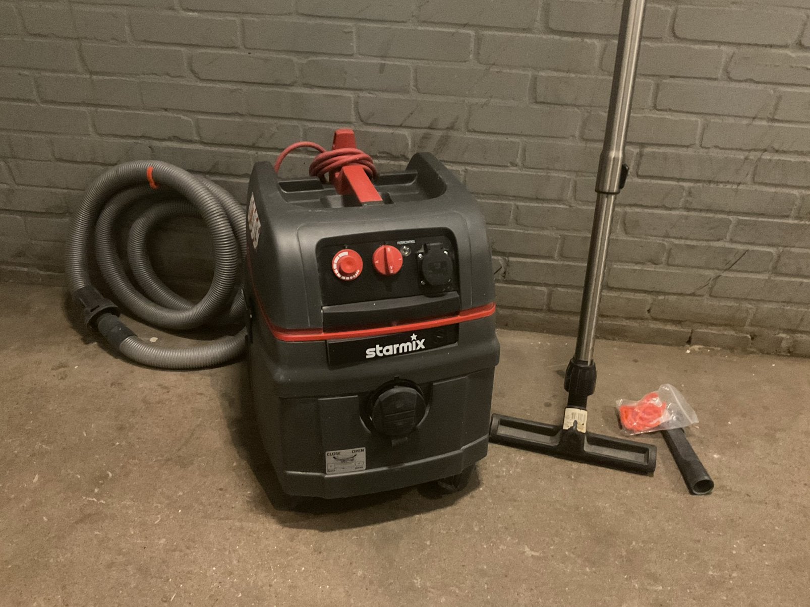 Starmix stof en waterzuiger, Witgoed en Apparatuur, Stofzuigers, Overige merken, Inclusief accessoires, Zo goed als nieuw, Industriële stofzuiger
