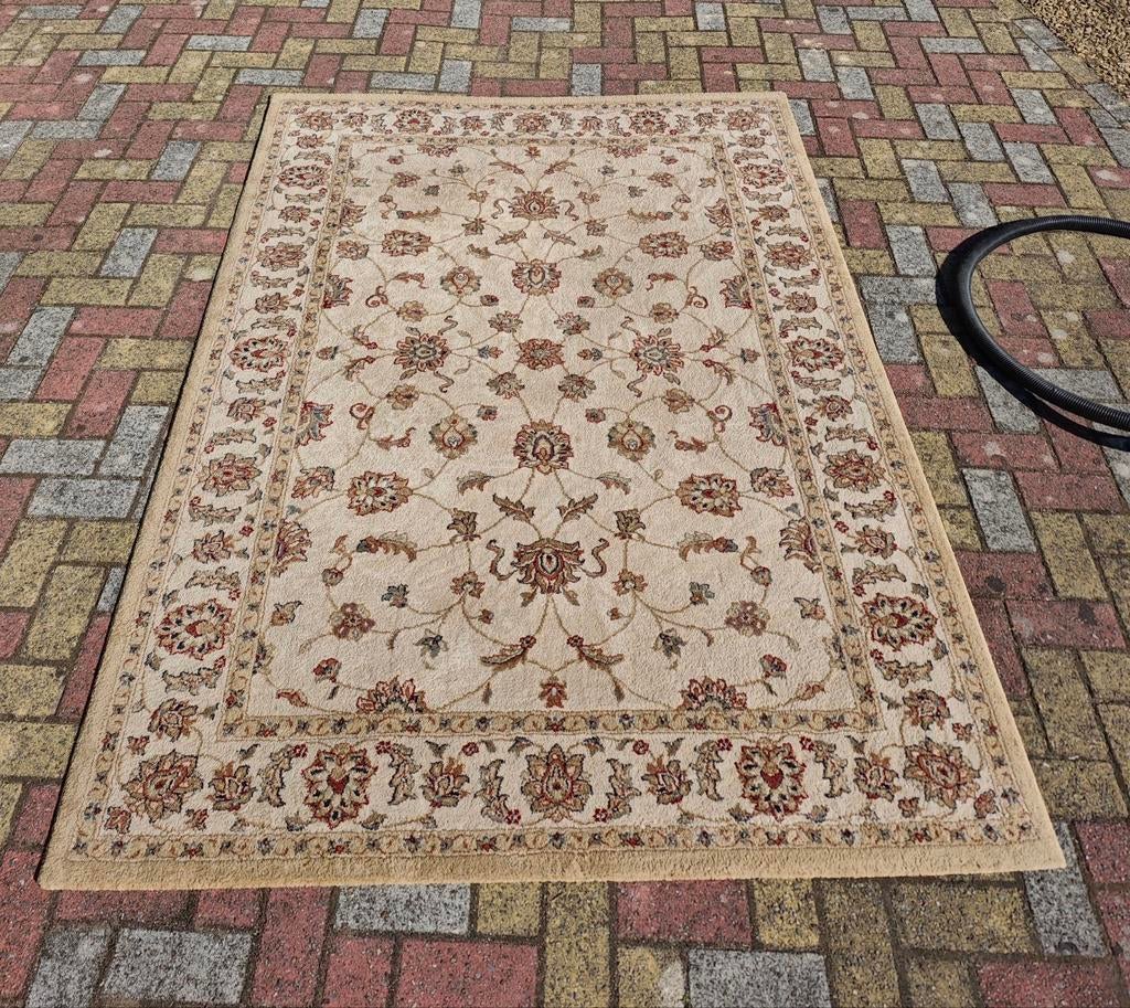 Crèmekleurig carpetright tapijt met klassiek patroon, Huis en Inrichting, Stoffering | Tapijten en Kleden, Gebruikt, Bruin, 100 tot 150 cm