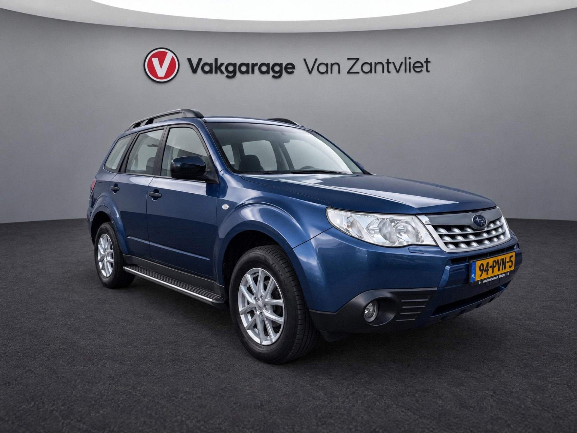 Subaru Forester 2.0 X Intro (12 mnd BOVAG-garantie), Auto's, Stof, Zwart, 4 cilinders, Blauw
